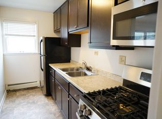 Cleveland/Niles Apartments, Saint Paul, MN 55116