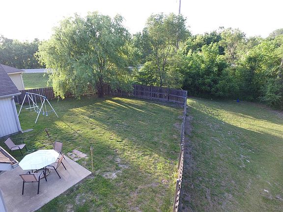 4th image of 1007 Blue Branch Ct