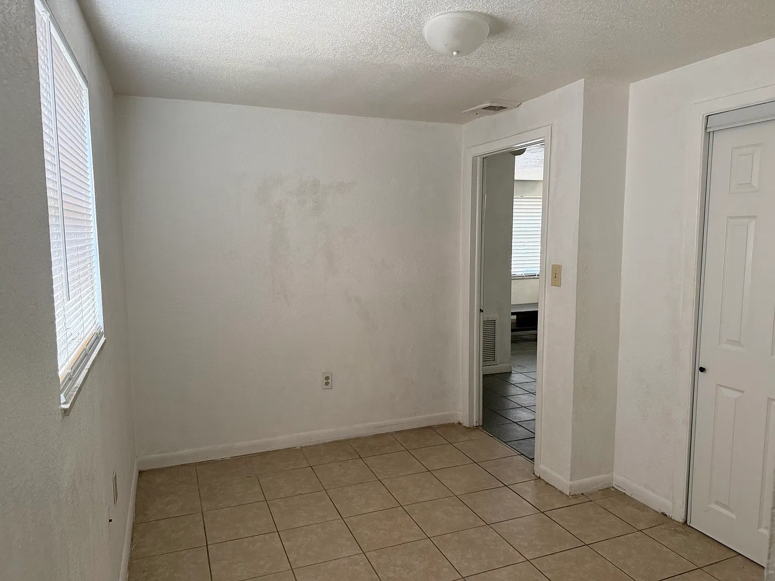 2 bed, 810 sqft, $1,430 — Photo 2