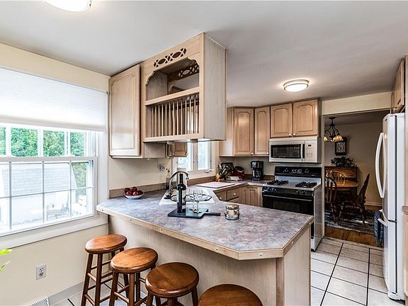 3rd image of 6935 Shannon Way