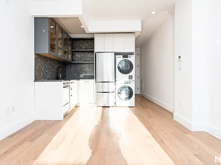 228 N 7th St #401 — Photo 8
