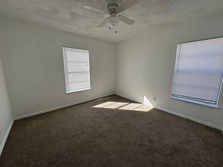 805 W Dean Ave — Photo 8
