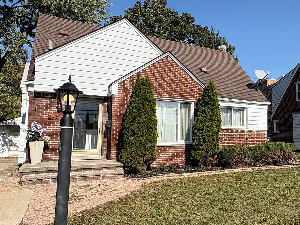 1st image of 24544 Woodcroft Dr