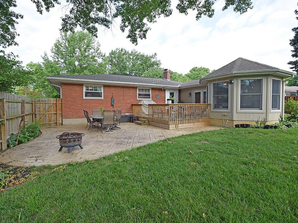 2nd image of 8484 Deerway Dr