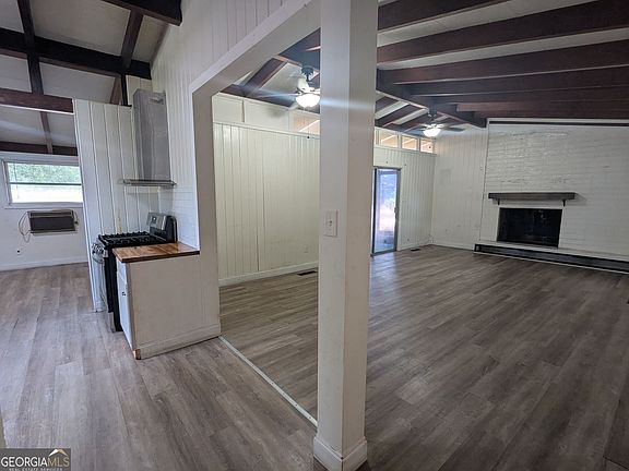 2nd image of 2021 Whispering Pines Rd
