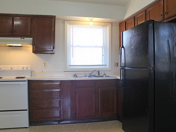 3rd image of 115 Queensway Dr