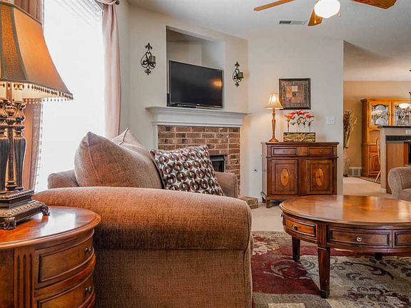 4th image of 1477 Pemberton Ln