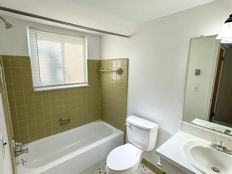3440 Sashabaw Rd #7 — Photo 8