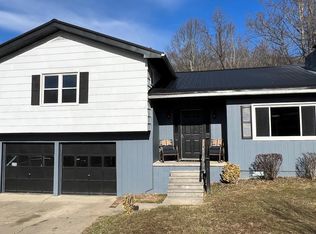 386 Maple Fork Rd, Mount Hope, WV 25880