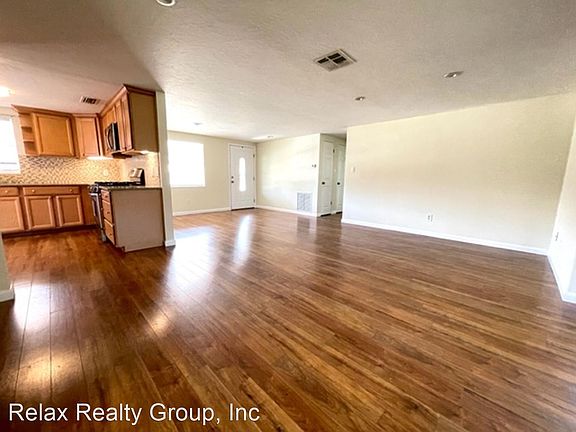 5th image of 2728 Seaspray St