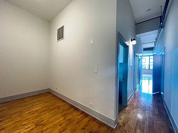 3rd image of 1430 W 21st St #110