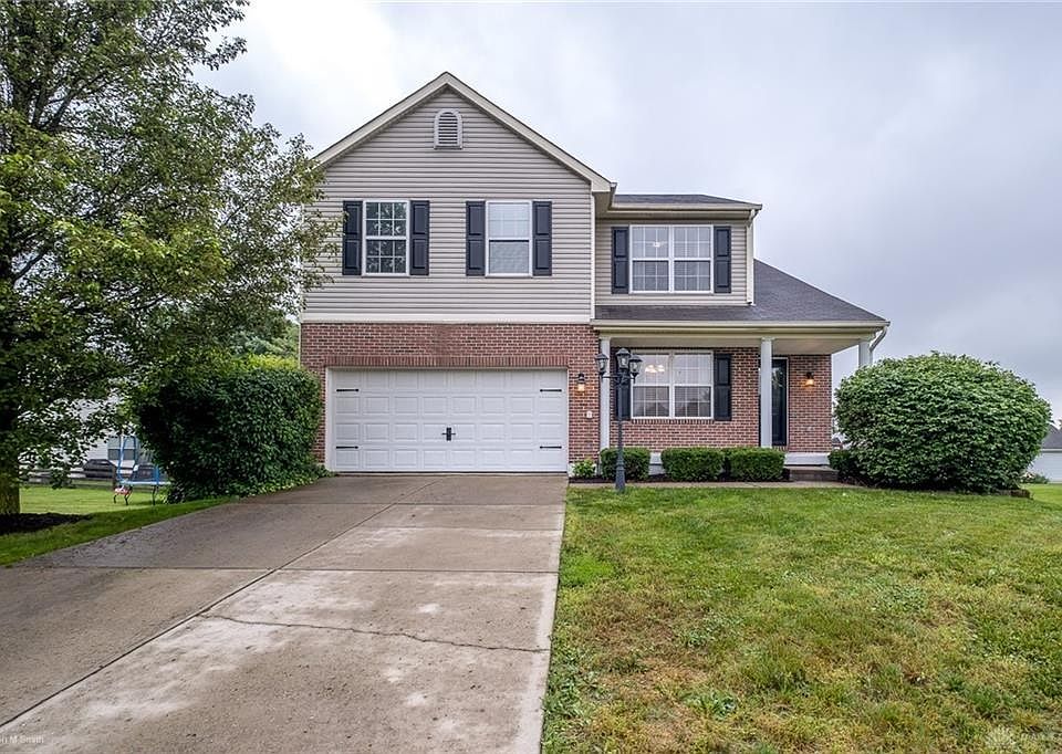 1st image of 11 Lakeview Dr