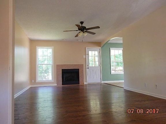 3rd image of 948 Roedeer Dr