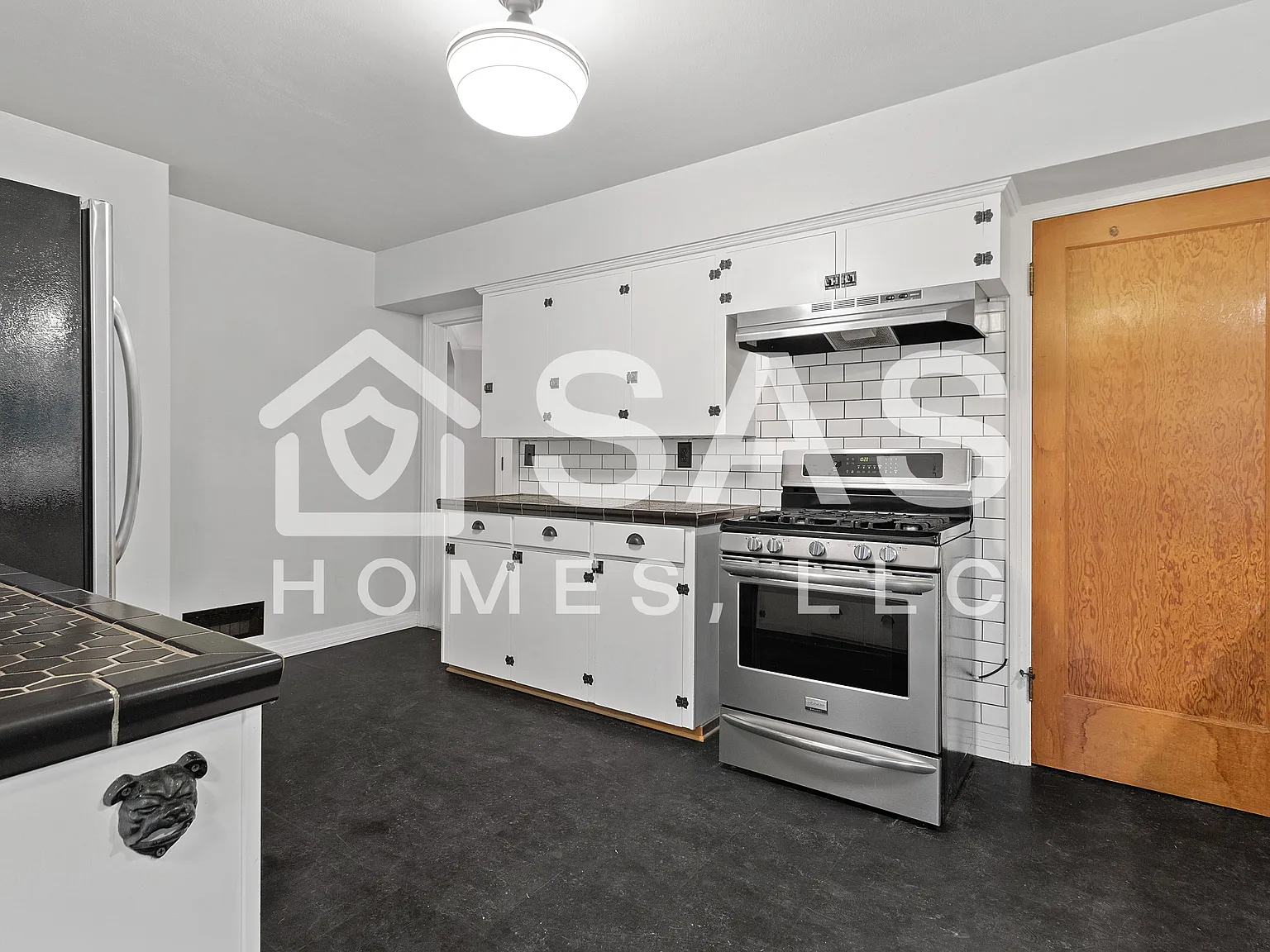 3 bed, 2658 sqft, $3,995 — Photo 3
