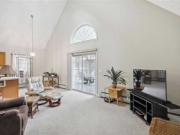 5th image of 25 Spindrift Dr W
