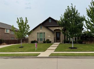 729 Oakleaf Dr, Midlothian, TX 76065