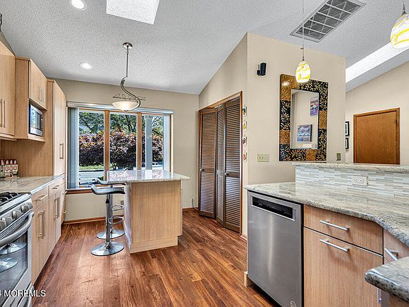 5th image of 722 Coolidge Avenue