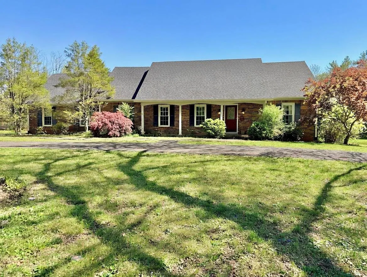 518 Drakesborough Dr photo 1