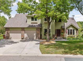 1340 Woodlawn Cir, Waconia, MN 55387