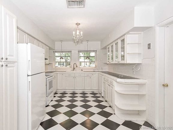 5th image of 47 NE 93rd St