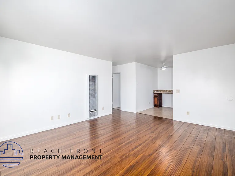 2422 E. 11th St. — Photo 25