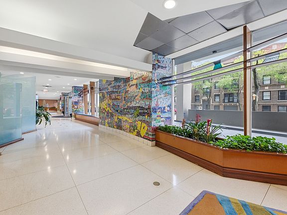 5th image of 6301 N Sheridan Rd APT 6E