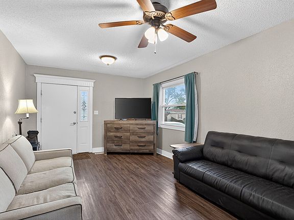 4th image of 208 8th St