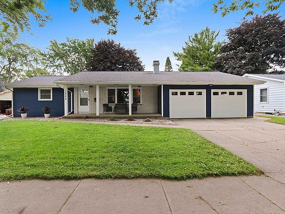 3rd image of 1222 Royal Blvd
