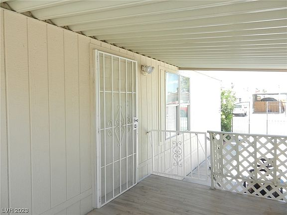 3rd image of 2796 Everglade St