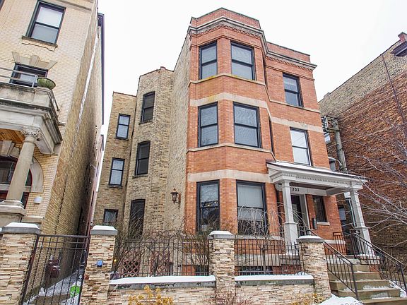 3rd image of 703 W Wellington Ave #G