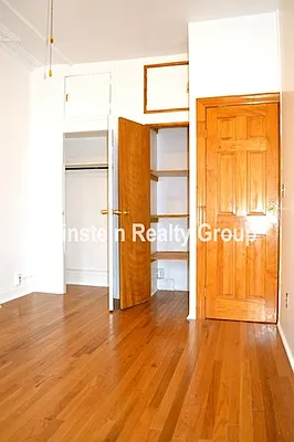 Rented by Weinstein Realty Group | media 4