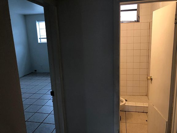 4th image of 24 SW 13th St APT 1