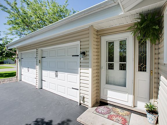 3rd image of 7924 Idaho Cir N