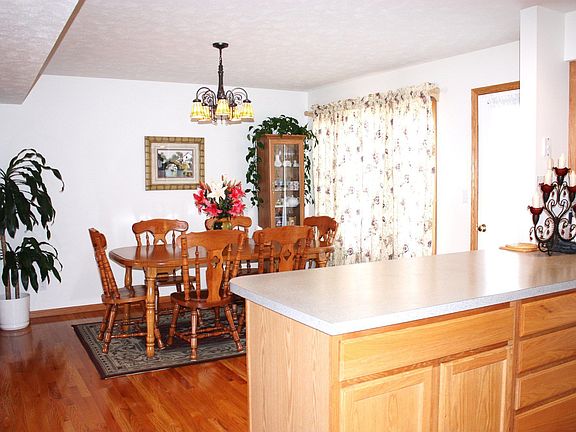 Dining area 12x12