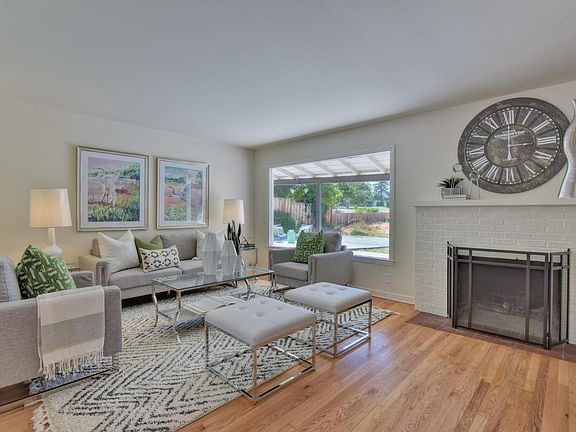 5th image of 4076 Golf Dr