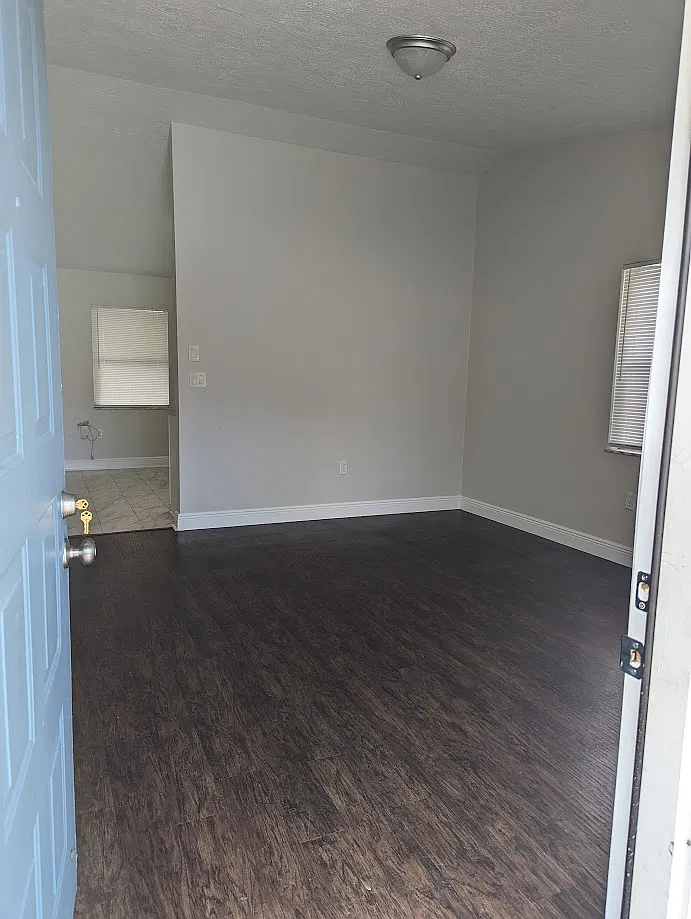 2 bed, 900 sqft, $1,740 — Photo 2
