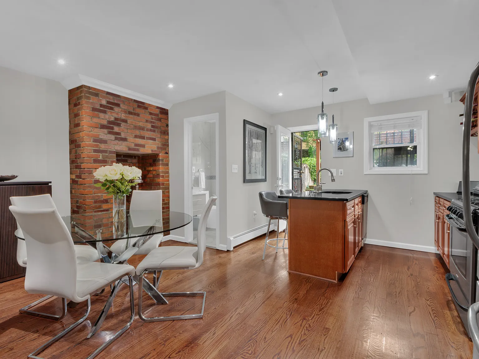 450 Quincy Street — Photo 3