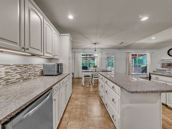 3rd image of 213 King Arthur Dr