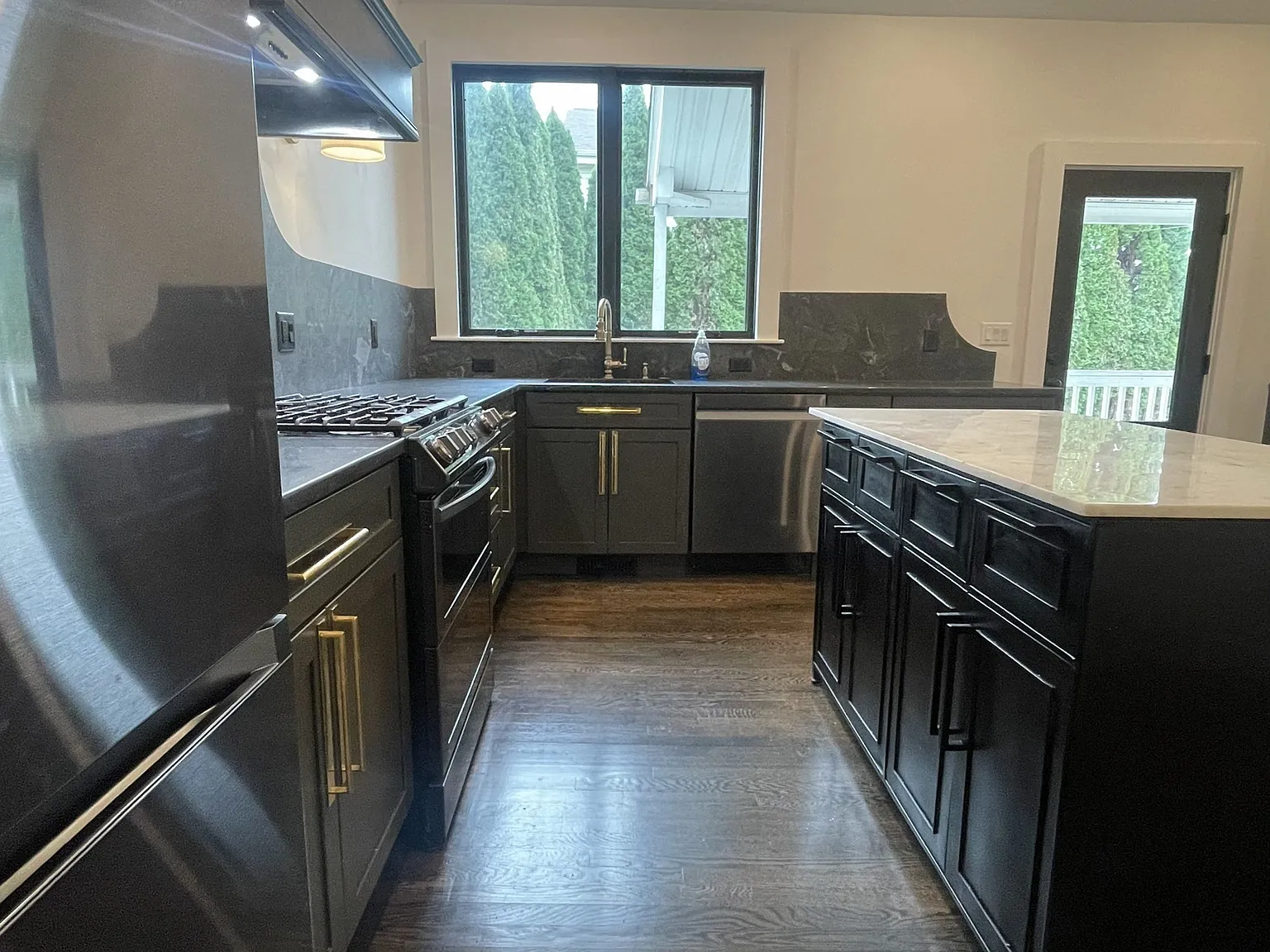 3 bed, 1.5 bath, 1498 sqft, $3,600 — Photo 2