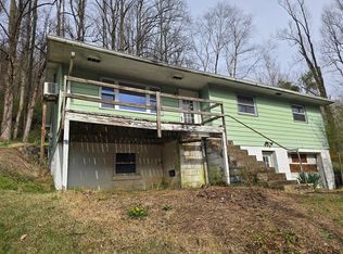91 Oak St, Gauley Bridge, WV 25085