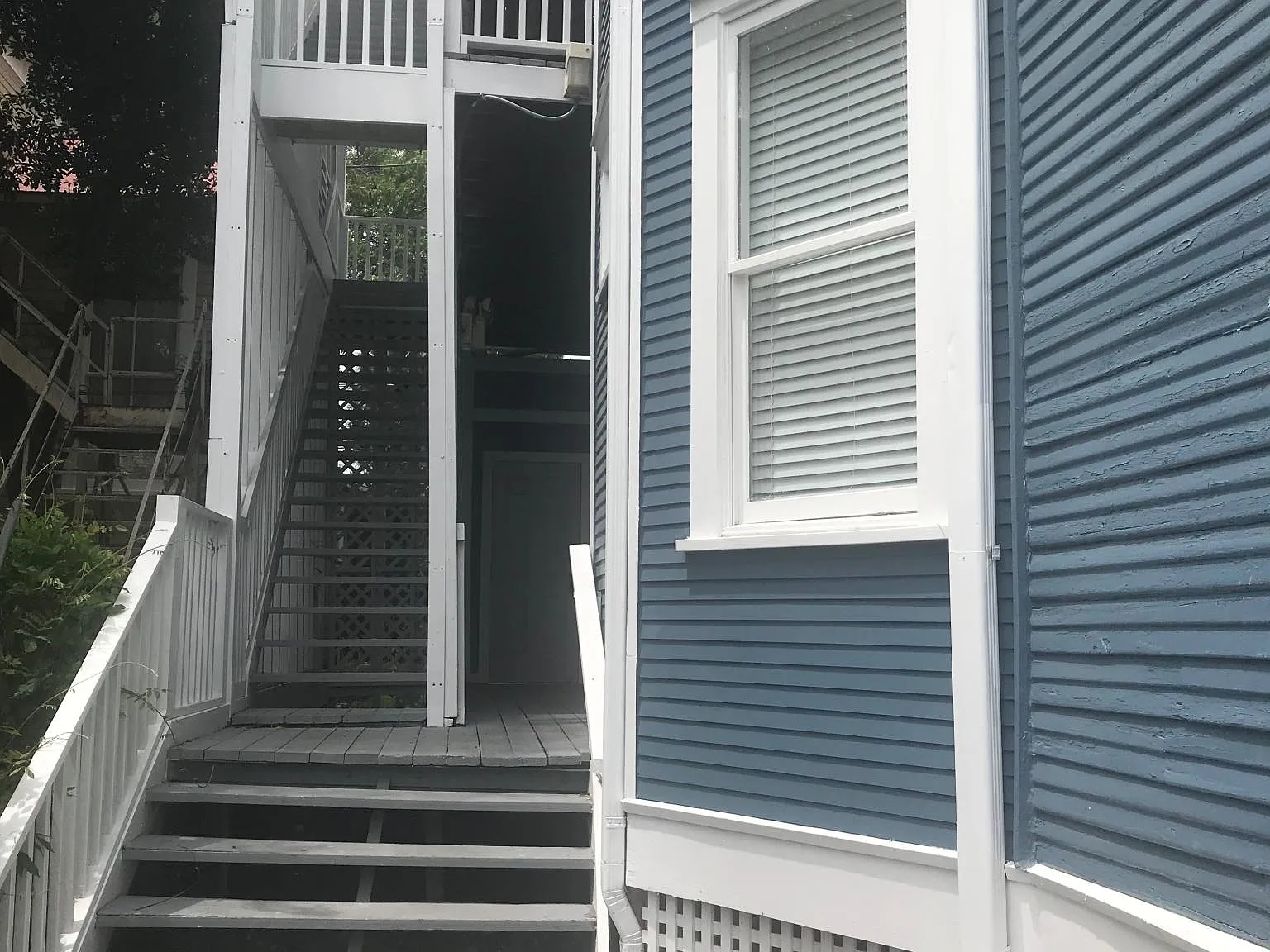711 Lincoln St — Photo 2