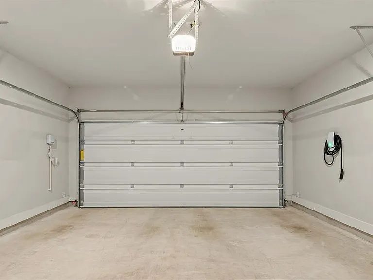 111 Chinaberry Bnd — Photo 25