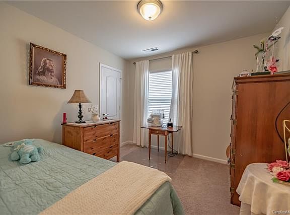 5th image of 749 Willow Creek Dr