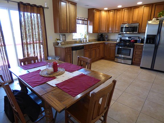 5th image of 830 Edenwood Dr
