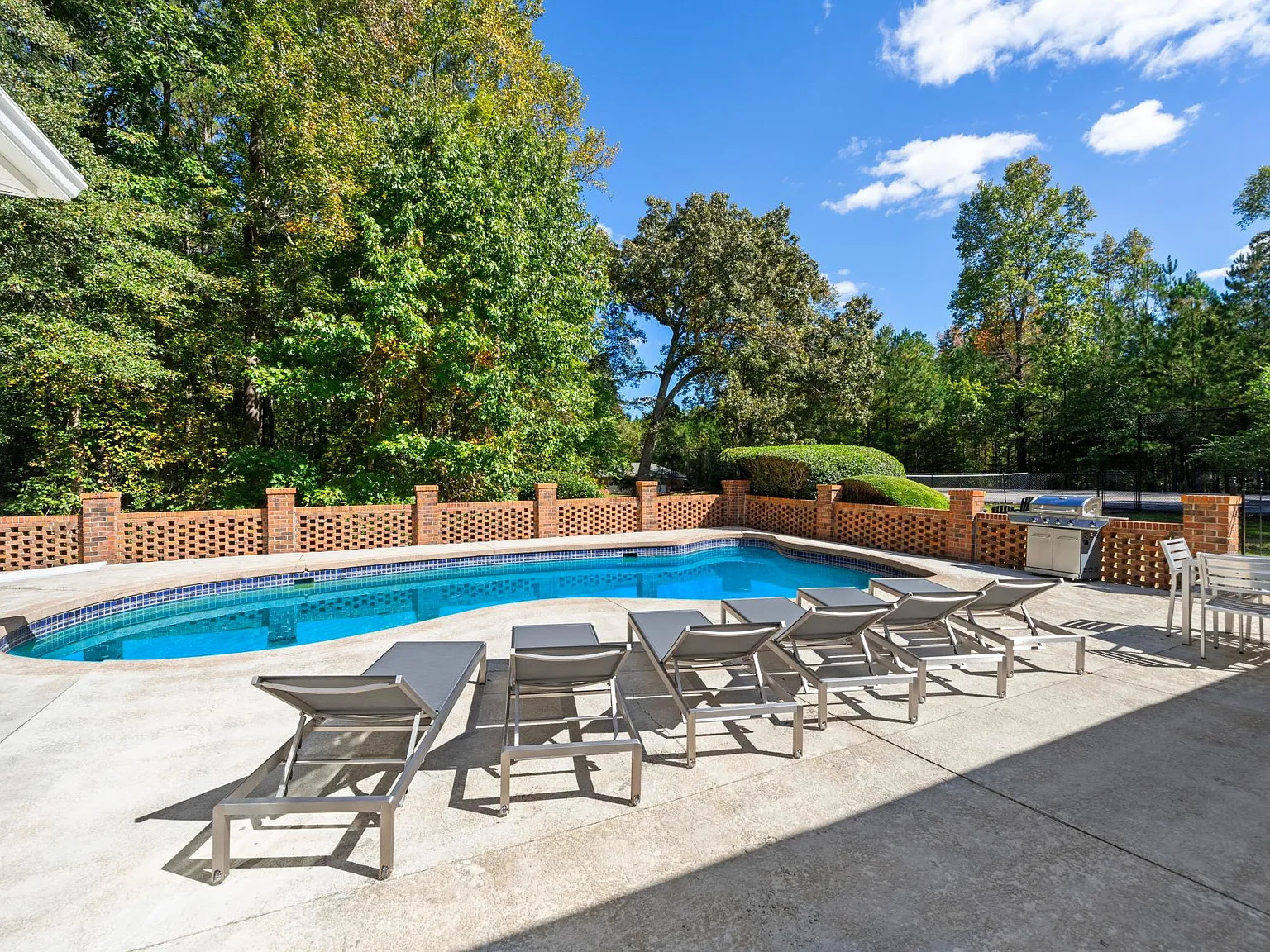 6 bed, 5.5 bath, 6700 sqft, $13,000 — Photo 3