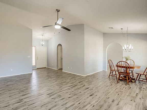 Living Room w/Dining Nook