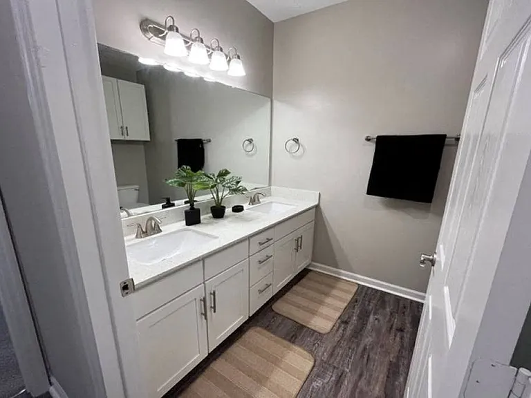Carlton Park Apartment Homes — Photo 13