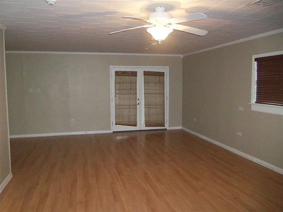 4th image of 303 Highland Dr
