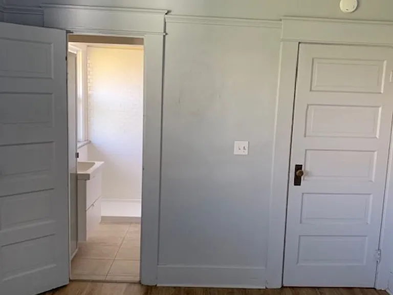 404 W Walnut St — Photo 16