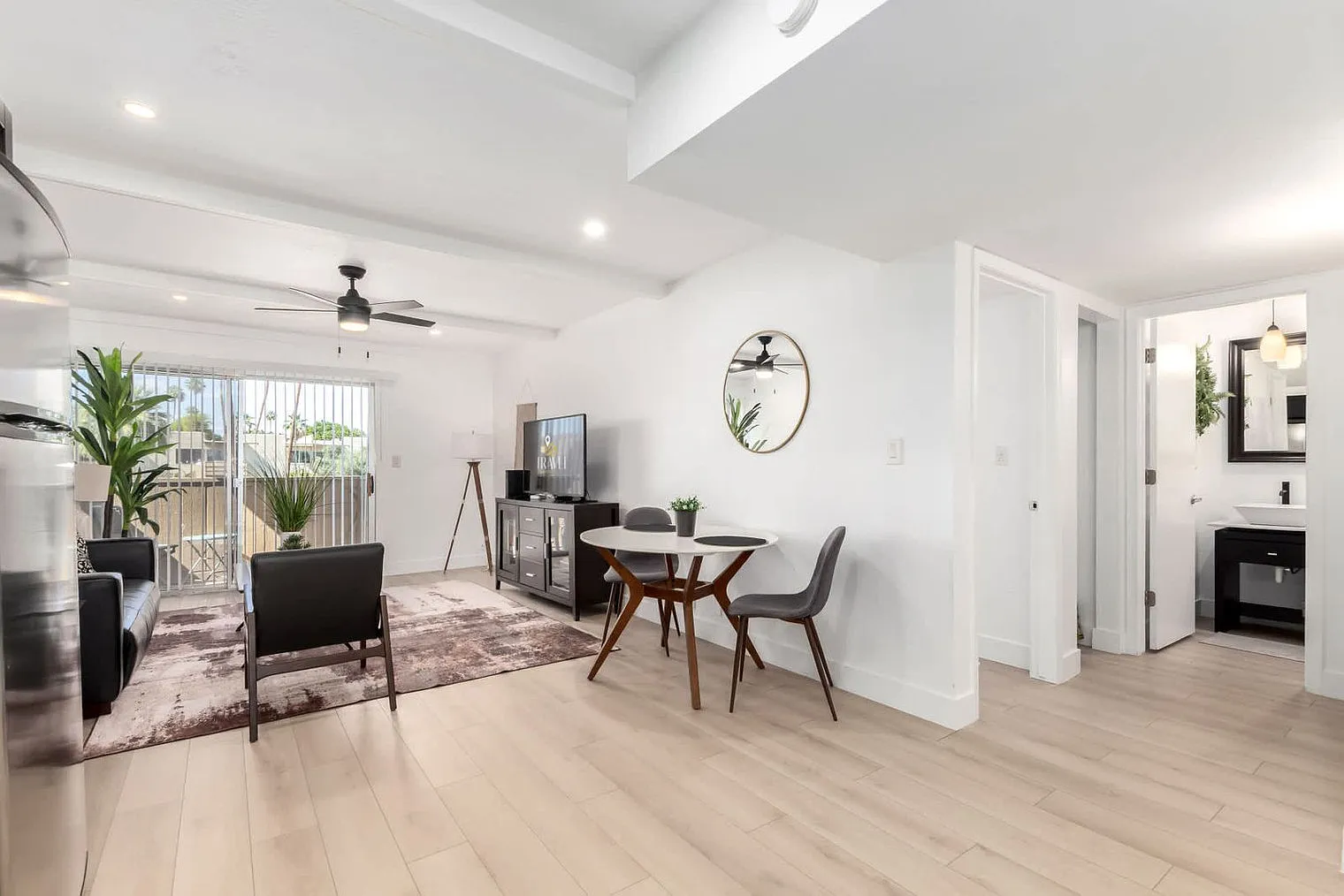 1 bed, 1.0 bath, 699 sqft, $2,514 — Photo 2